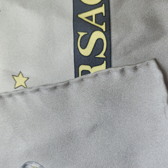 Versace silk scarf - Picture 6 of 6